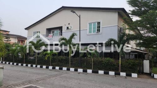 A well mentained used 4 bedroom semi detached