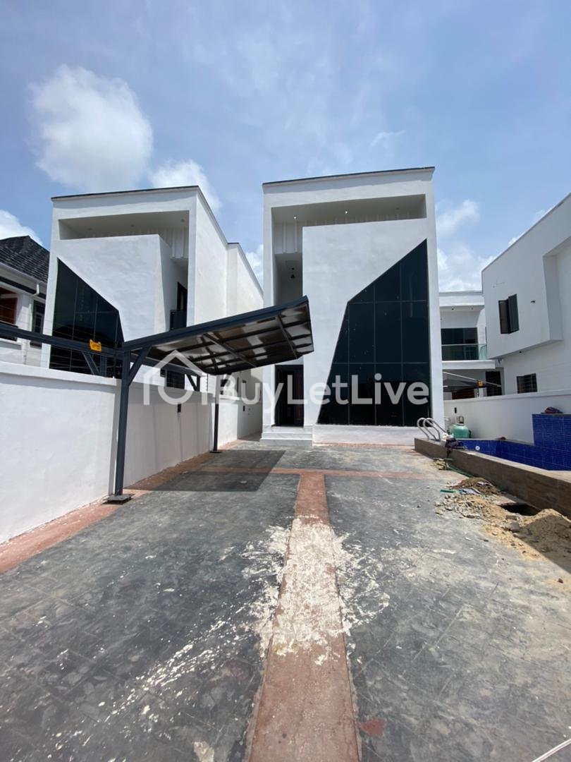 5 bedrooms Detached Duplex for sale at Lekki Phase 2