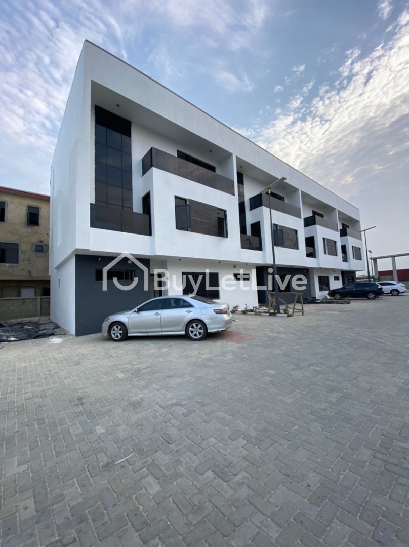 4 bedrooms Penthouse for sale at Lekki Phase 1