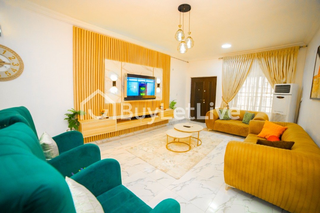 3 bedrooms Flat / Apartment for shortlet at chevron