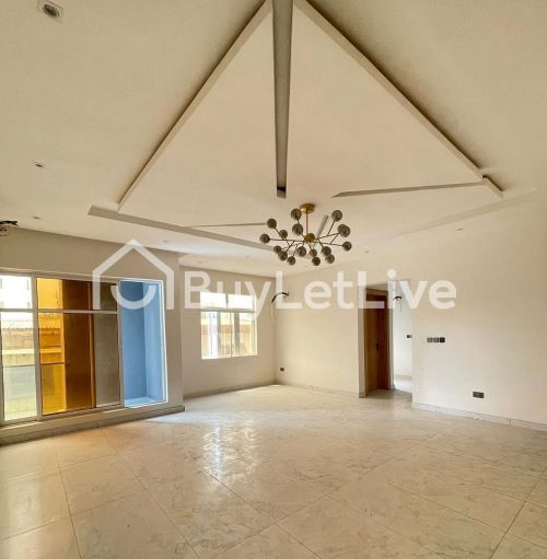 Exquisite 3 Bedroom Apartment with fitted kitchen with amenities For Rent